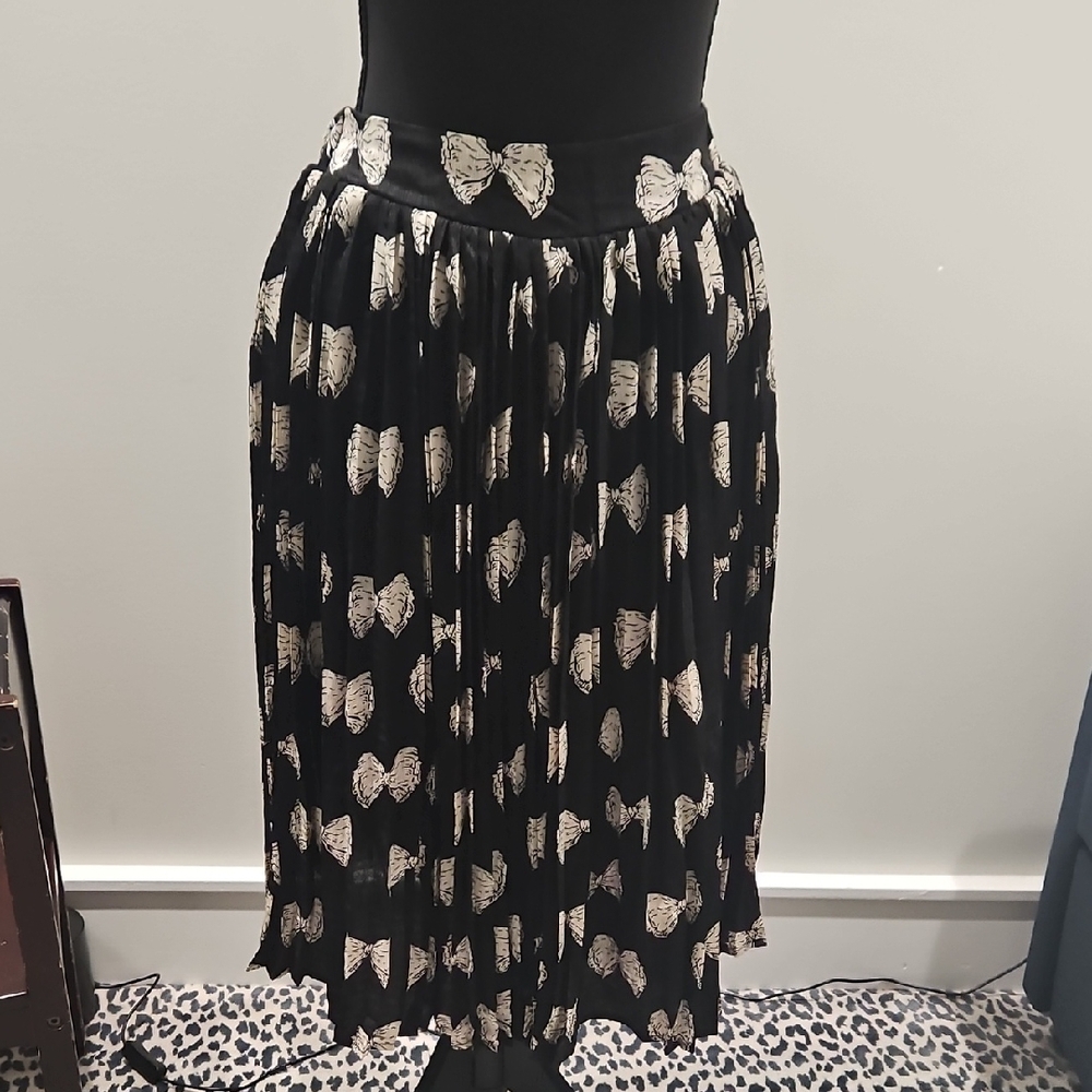 Black and White Midi A-Line Skirt with Pleated Embellishments